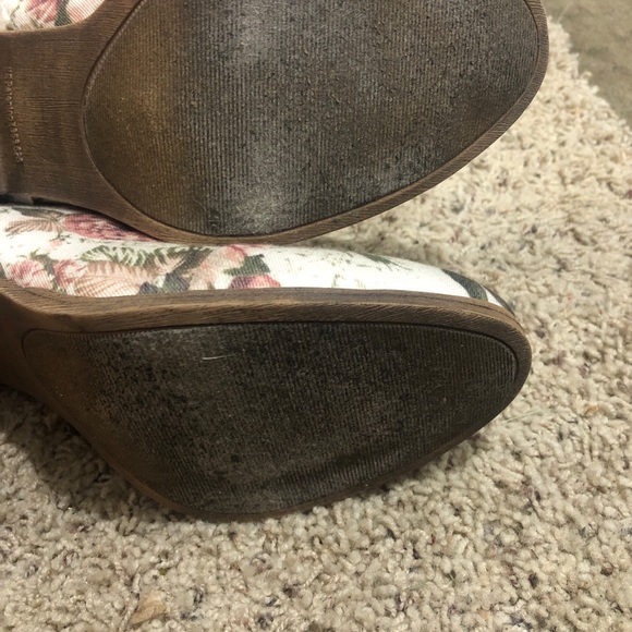 Booties. - Picture 5 of 8